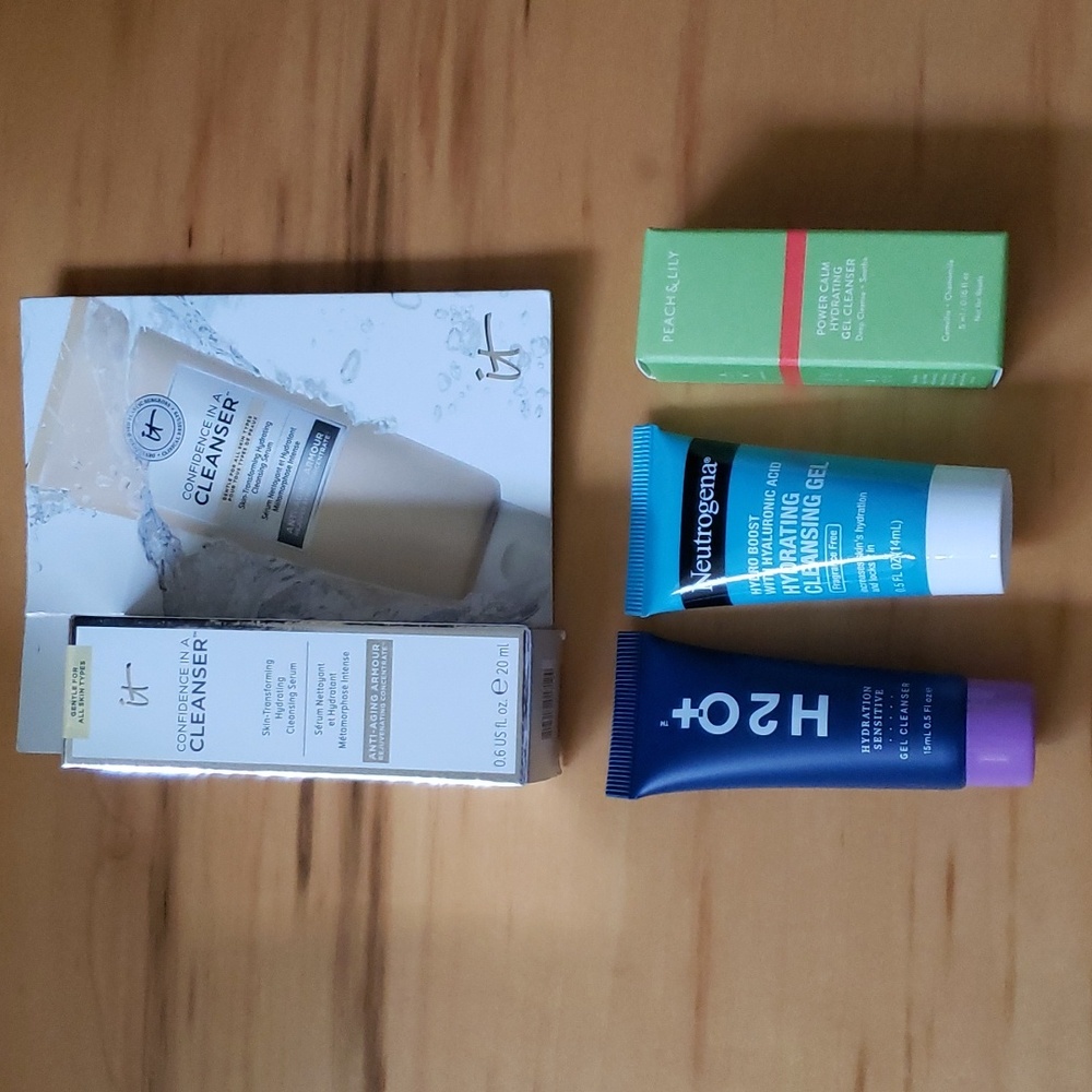 Set of 4 Sample Size Hydrating Cleansers